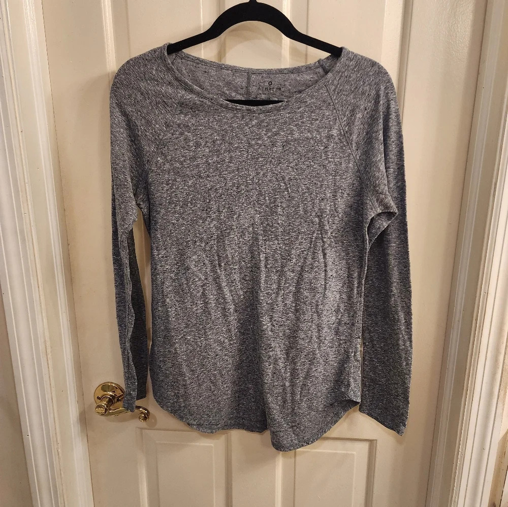 Athleta long sleeve shirt bluish/gray size med